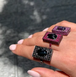 Captivo Ring (Australian Black Sapphires)
