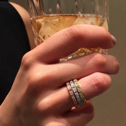 Regina 2.5mm Ring (Diamonds)